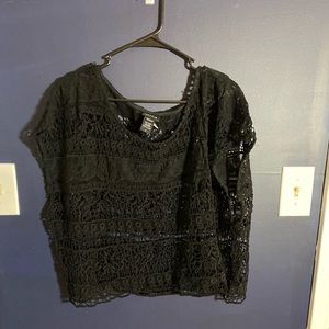 Lace cropped short sleeve top